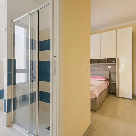 Apartmán Guesthost - La Casa Del Faro - *